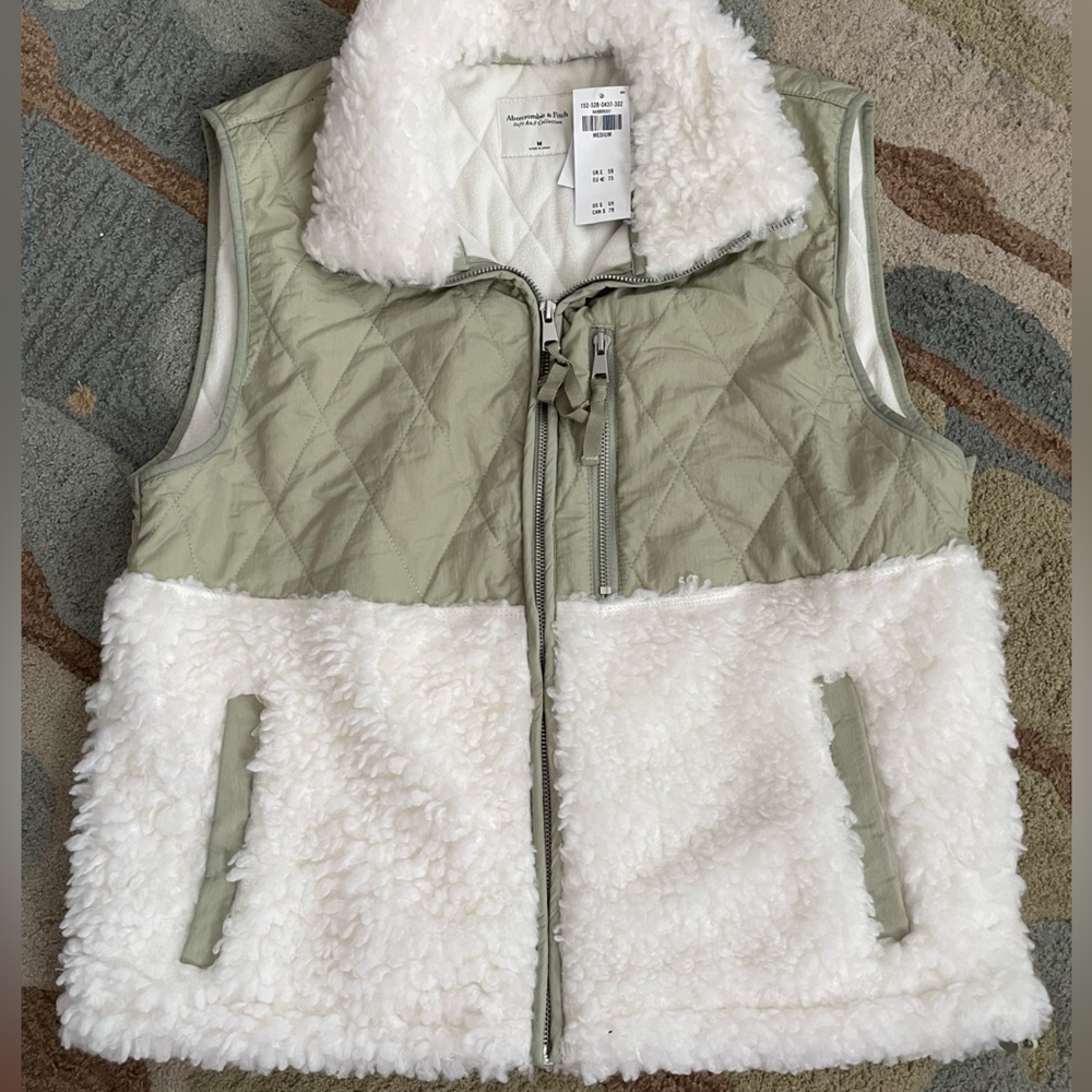 Abercrombie & Fitch Quilted Vest in Green and White